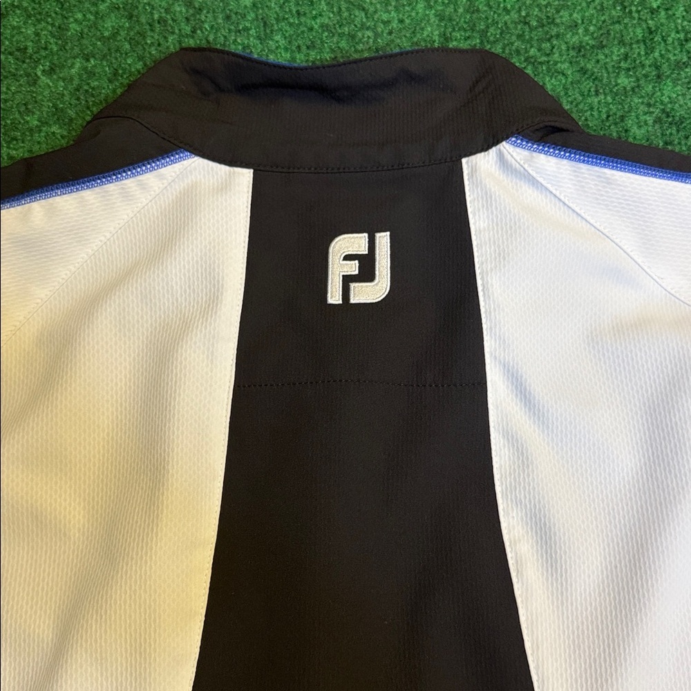 FootJoy: Short Sleeved Wind/ Weather Resistant Q-Zip (Blk,White,Blue / Medium) - Picture 6 of 6